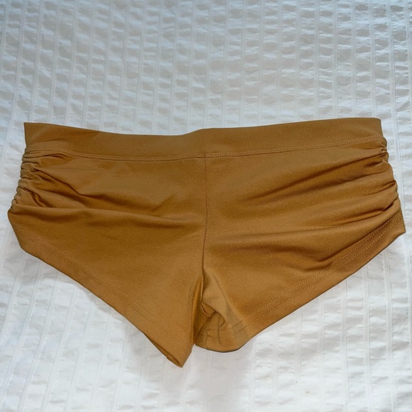 Meeko Shorts - Mika Yoga Wear - Picture 3 of 3